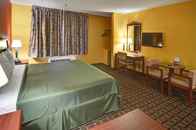 Hometown Inn & Suites main