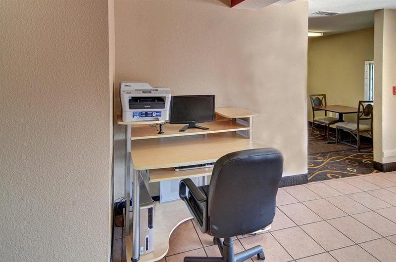Hometown Inn & Suites 4