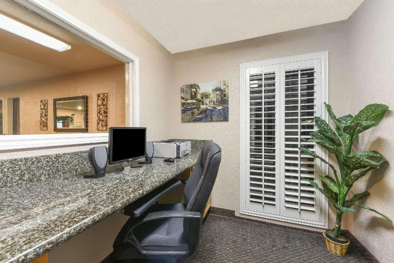 Days Inn by Wyndham Granbury 2