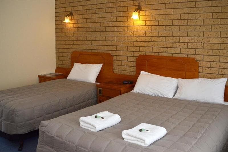 Manifold Motor Inn 3