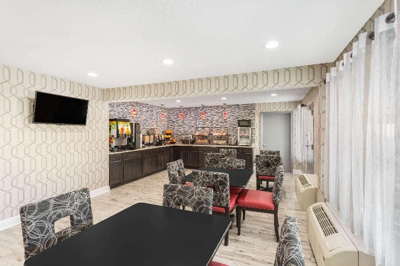 Clarion Pointe Greensboro 4