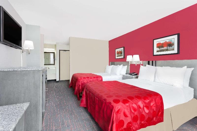 Clarion Pointe Greensboro photo 1