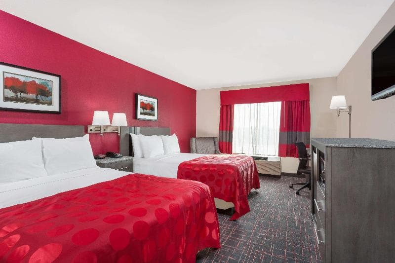 Clarion Pointe Greensboro 5