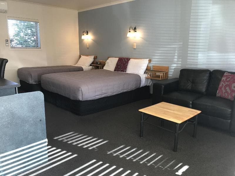 Pacific Harbour Motor Inn Lodge 1