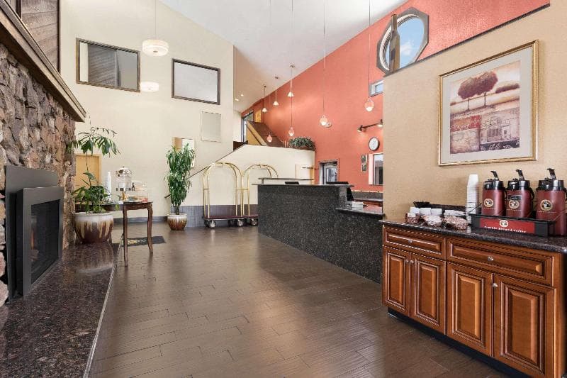 Days Hotel by Wyndham Flagstaff 2