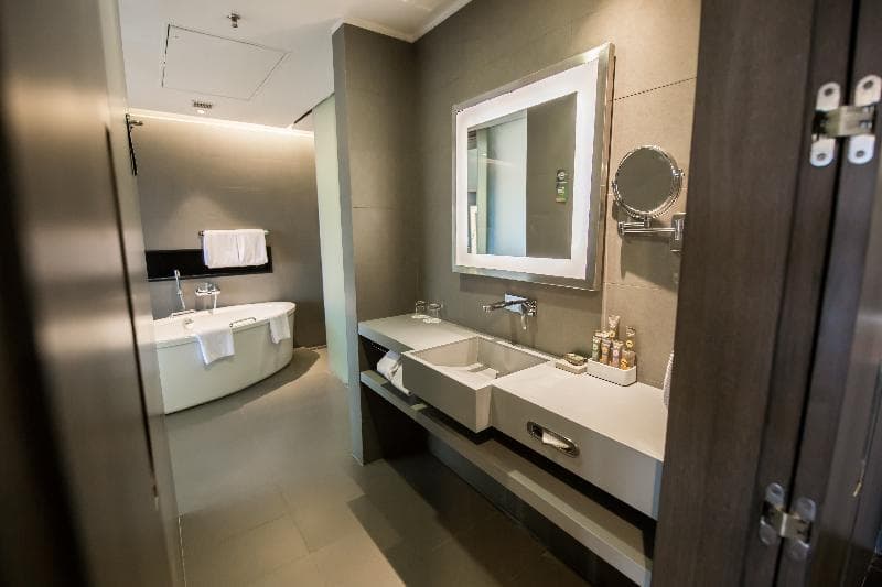 Novotel Kolkata Hotel And Residences 4