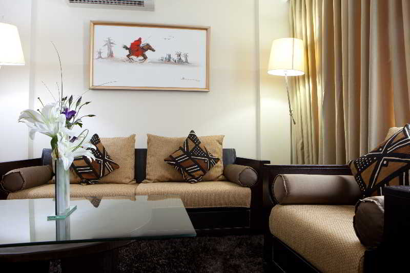 Oak Plaza Hotel East Airport 5