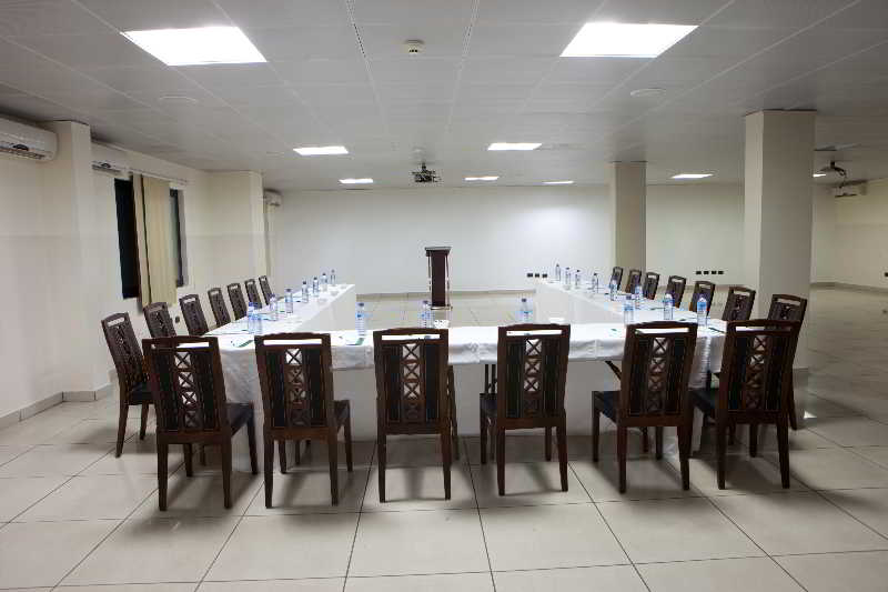 Oak Plaza Hotel East Airport photo 1
