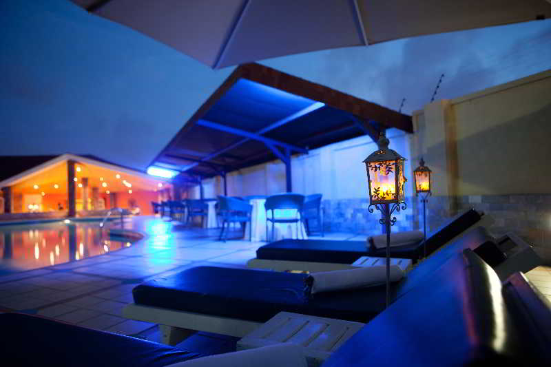 Oak Plaza Hotel East Airport 4