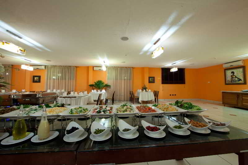 Oak Plaza Hotel East Airport 2