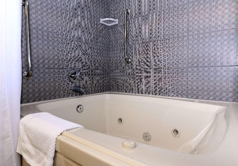 DoubleTree by Hilton Richmond - Midlothian 5