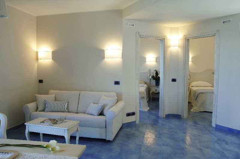 Baia Delphis Resort 5