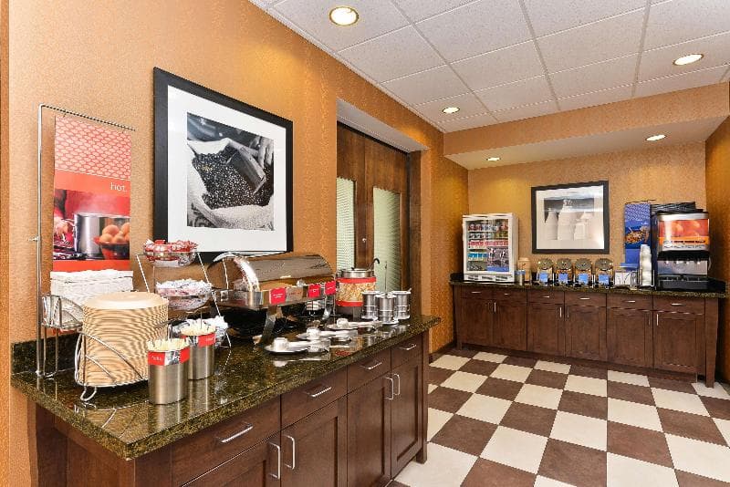 Hampton Inn Clinton 3