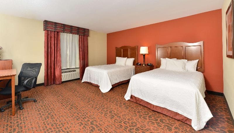 Hampton Inn Clinton 4