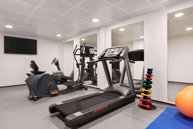 Ramada by Wyndham Cobham 2