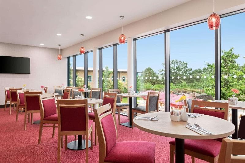 Ramada by Wyndham Cobham 3