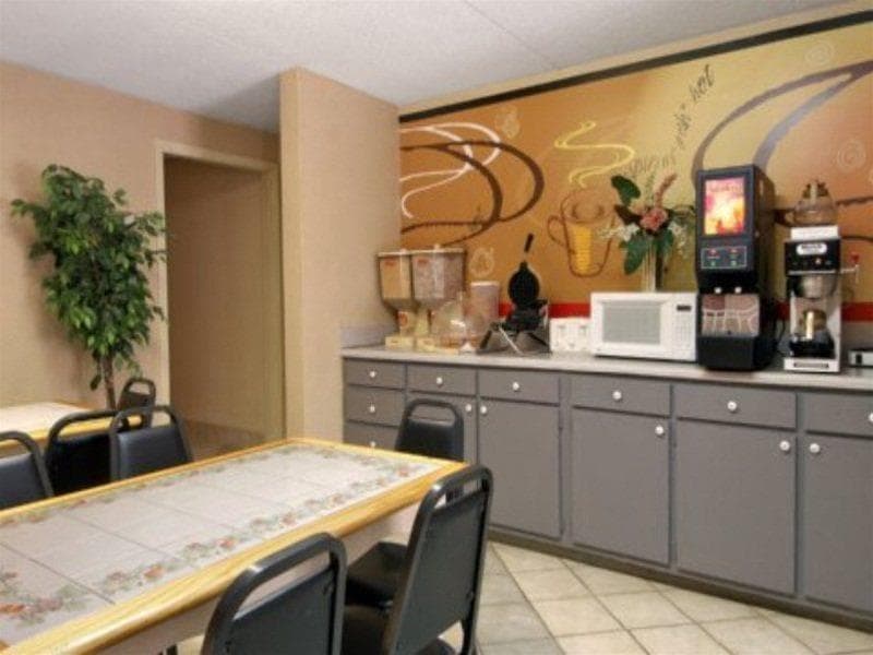 Motel 6 Gatlinburg Smoky Mountains 2