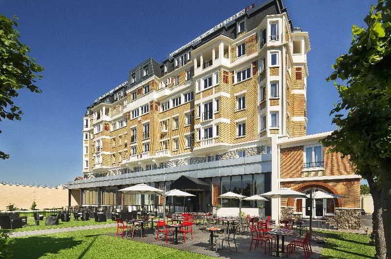 Executive Hotel 2