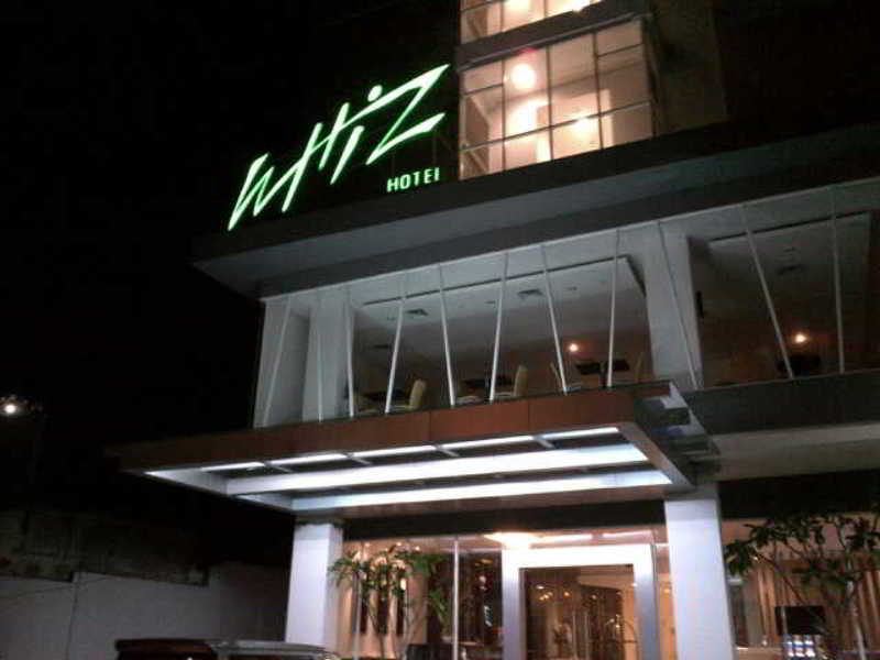 Whiz Hotel Cikini 3