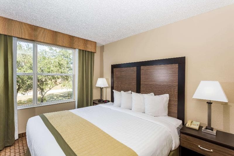 Baymont By Wyndham Fort Myers Airport 5