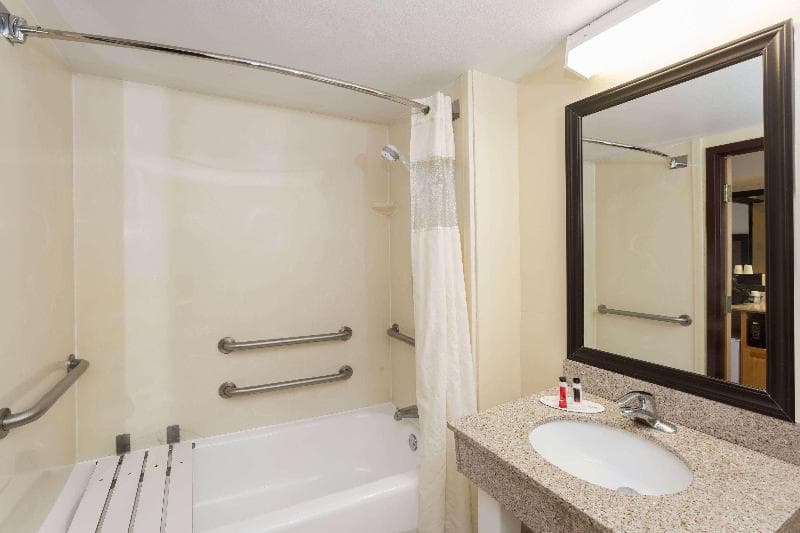 Baymont By Wyndham Fort Myers Airport 4