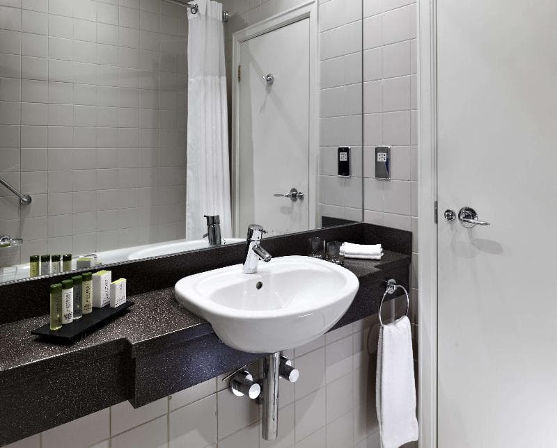 DoubleTree by Hilton Sheffield Park 5