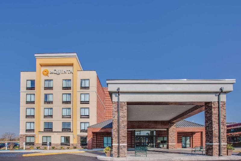 La Quinta Inn & Suites by Wyndham Philadelphia Airport 3