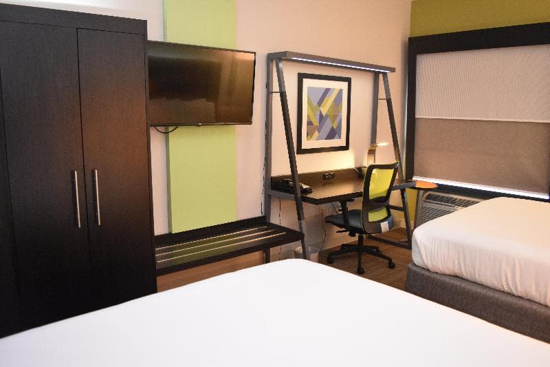 Holiday Inn Express Venice 4