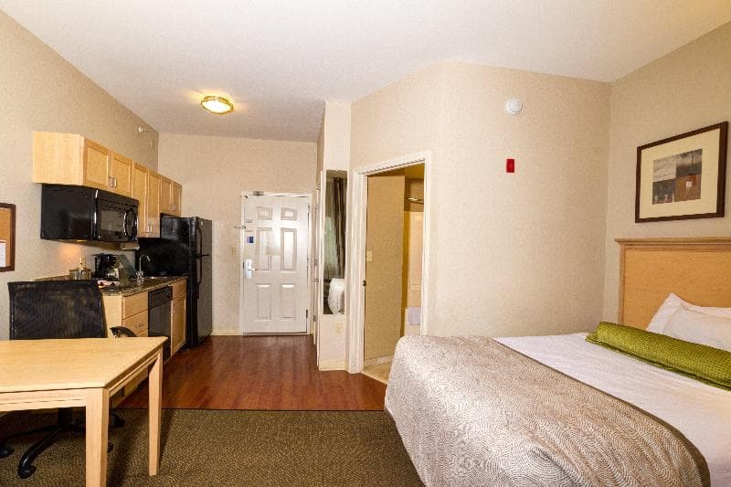 Candlewood Suites Ft Myers I-75 5