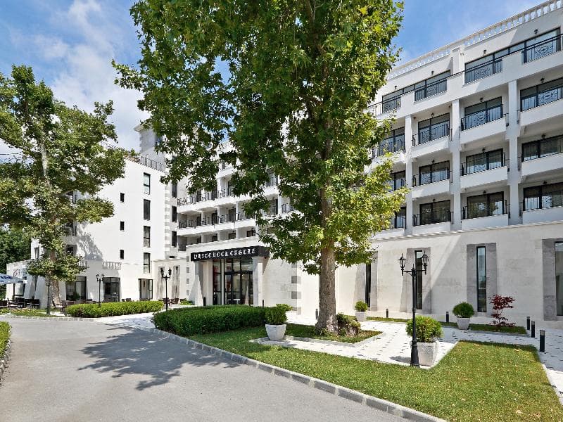 White Rock Castle Suite Hotel 4