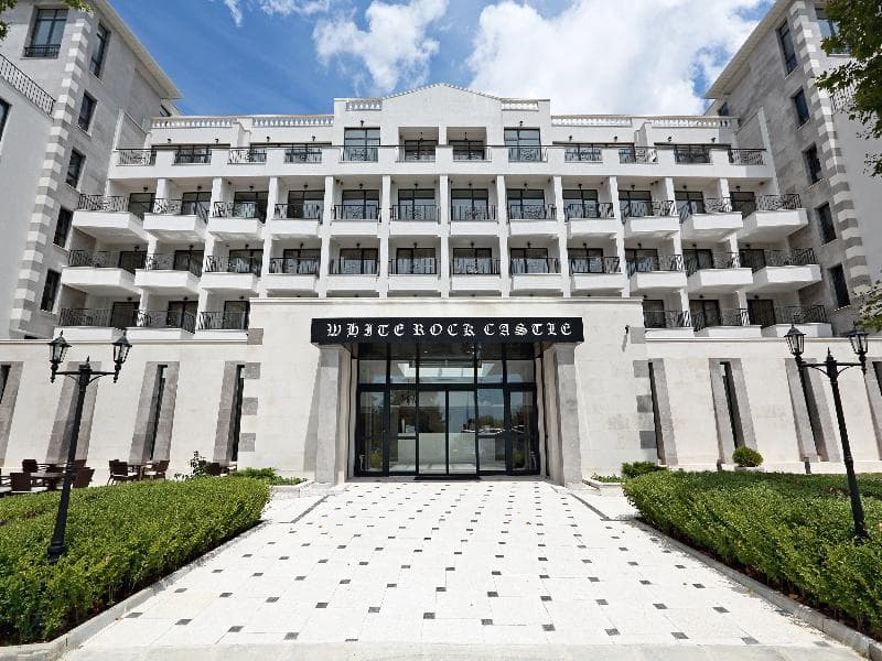 White Rock Castle Suite Hotel 5
