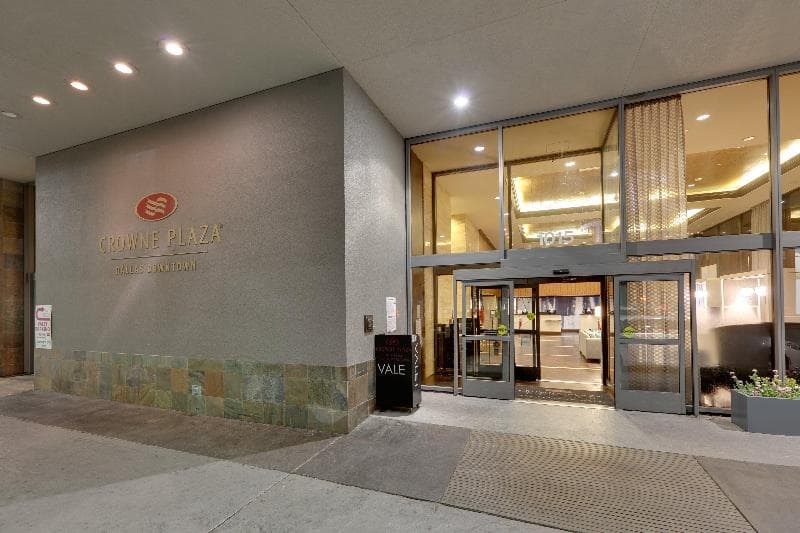 Crowne Plaza Downtown 3