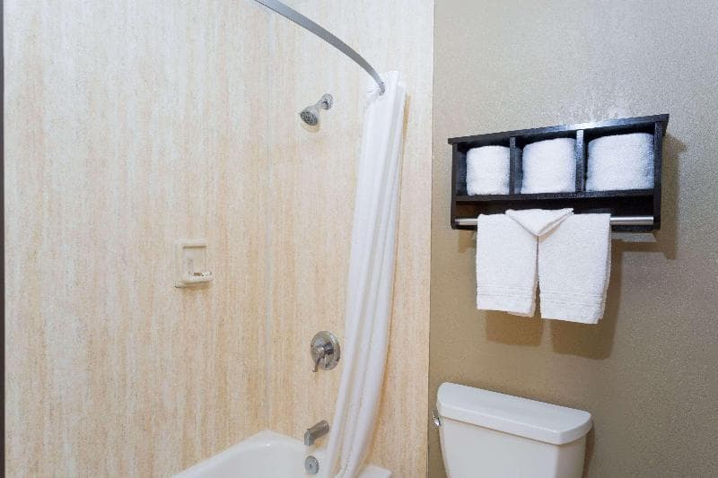 Howard Johnson By Wyndham National City/San Diego South 2