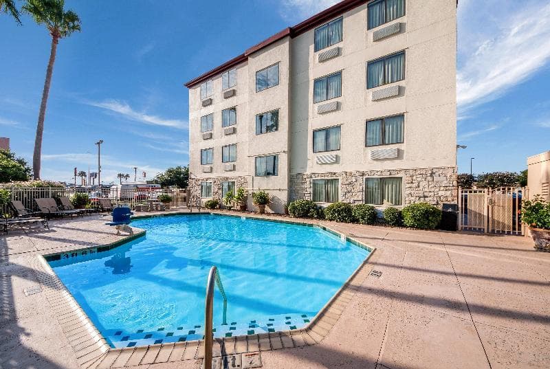 Red Roof Inn Laredo 5
