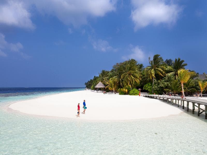 Vilamendhoo Island Resort & Spa 2