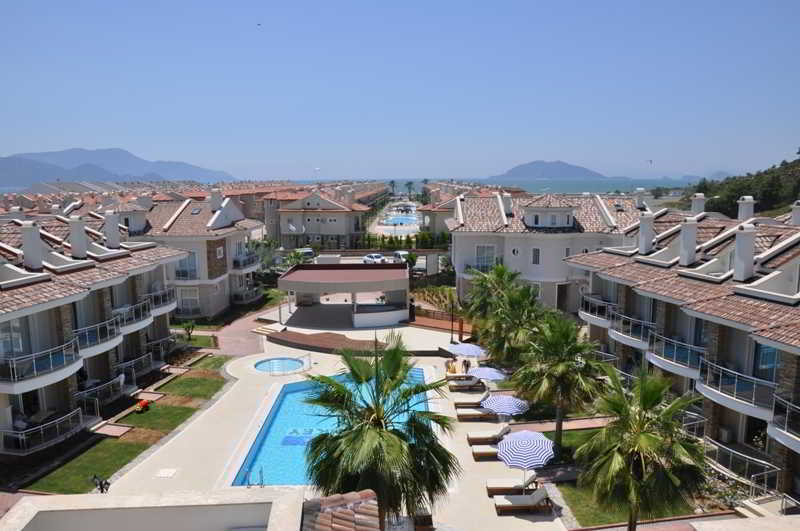 Golden Life Blue Green Residence 2