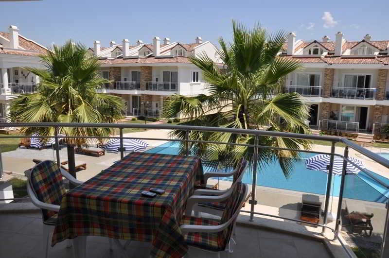 Golden Life Blue Green Residence 4