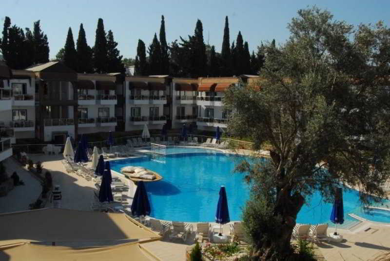 Risa Hotel main