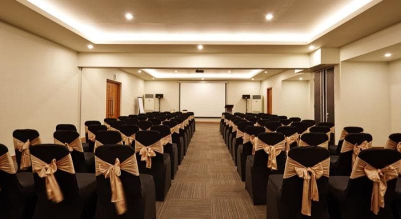Sevn Legian Hotel main