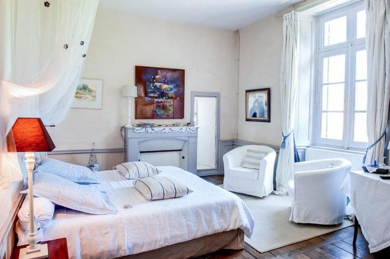 Chateau du Pin main