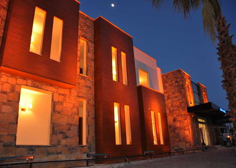 Liona Hotel main