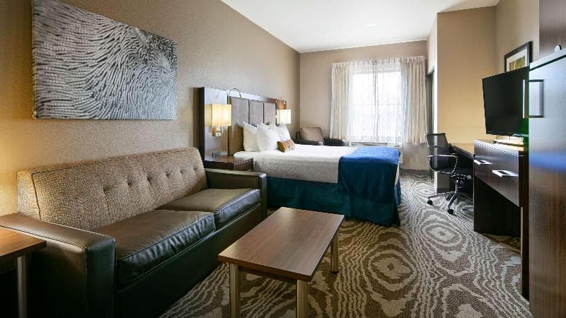 Best Western Plus Williston Hotel & Suites 4