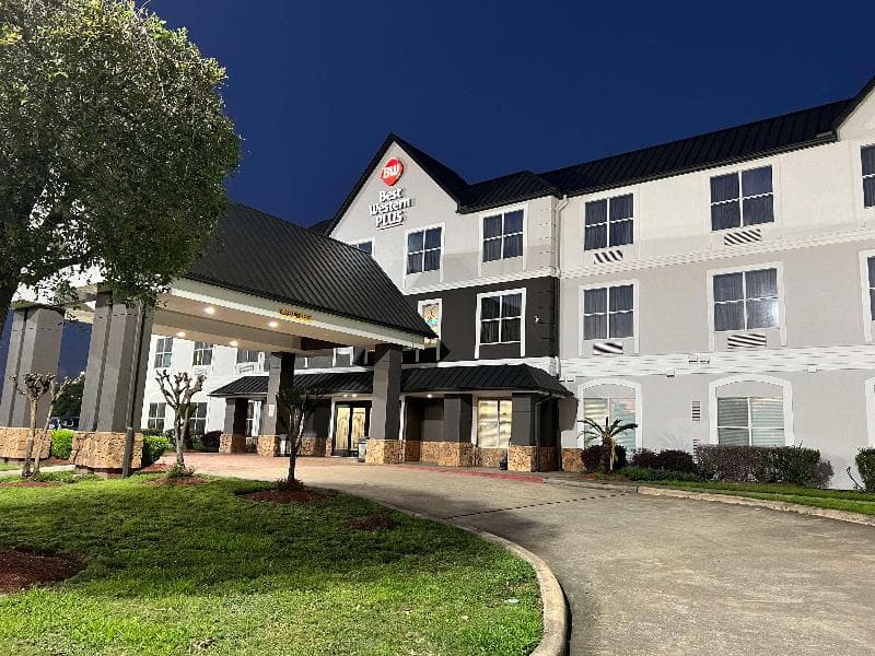 Best Western Plus Hobby Airport Inn & Suites 5