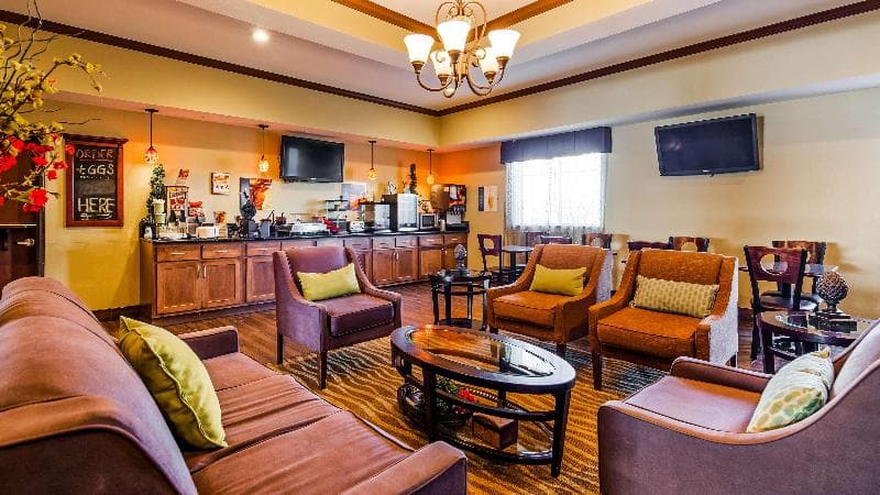 Best Western Plus Seminole Hotel & Suites 2