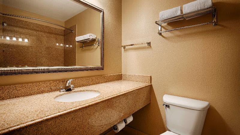 Best Western Plus Georgetown Inn & Suites 4