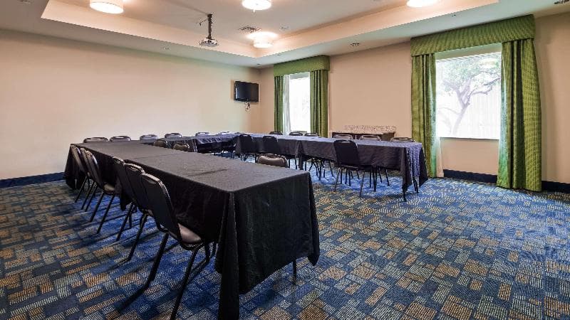 Best Western Plus Carrizo Springs Inn & Suites main