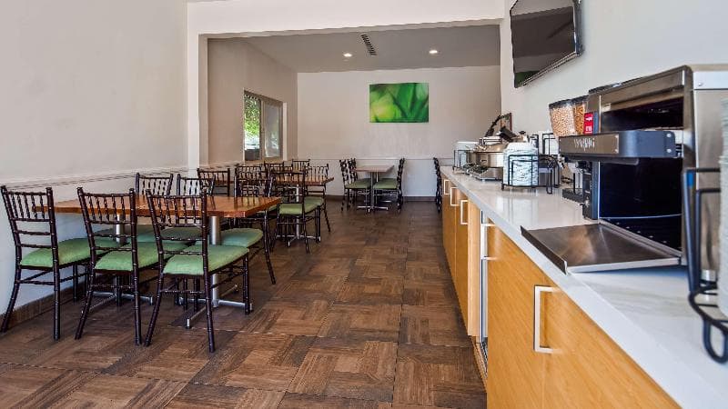 Best Western Plus Glendale 2