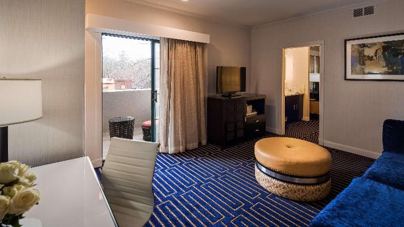 Best Western Plus Palm Court Hotel 5