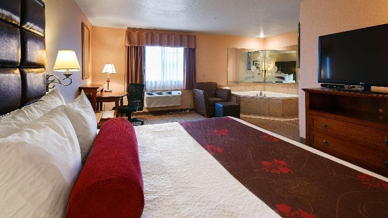 Best Western Plus Rama Inn & Suites 4