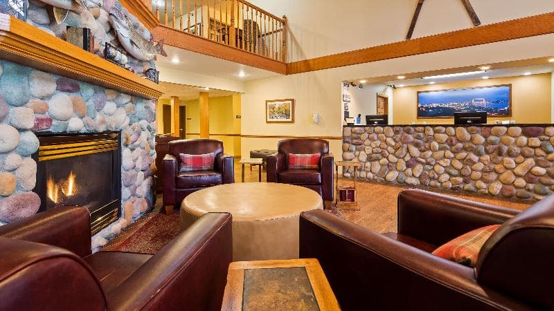Duluth Inn & Suites Near Spirit Mountain 4